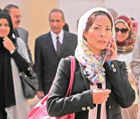 ����� ����