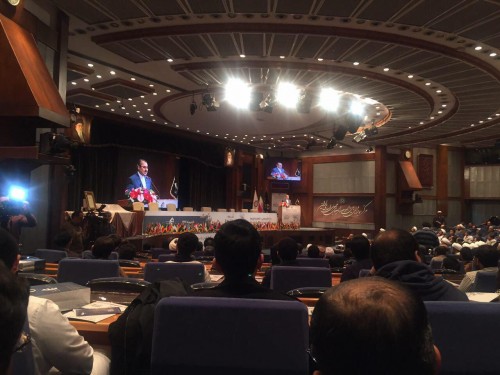 ����� ����