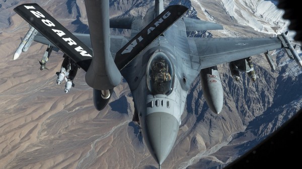 ������ �� ���� F-16 ���� �� ���� ��������� ������ ������