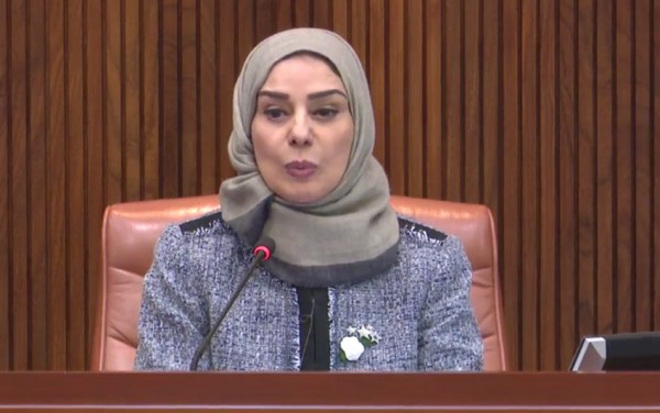 ����� ����