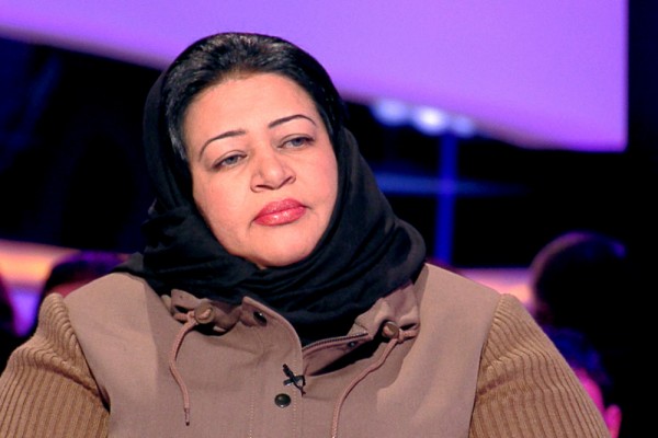 ����� ����