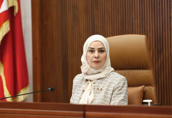 ����� ����